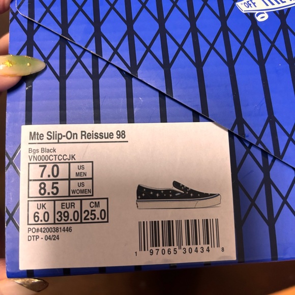 Better™ Gift Shop - AOI Industry / Vans - Black "KiraKira" Slip On GLOW IN DARK - Picture 2 of 13